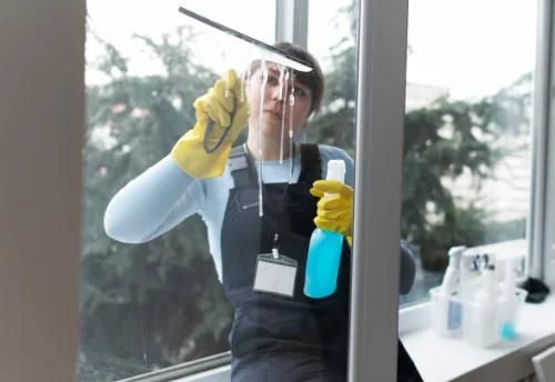 Nettoyage de vitres intérieures et extérieures à Yvré-l'Évêque